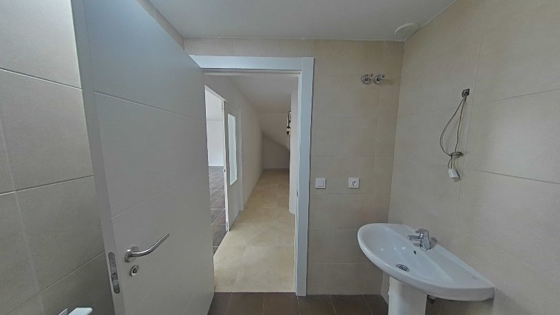 Casa en venta en Casa en Estella/lizarra, Navarra, 293.000 €, 5 habitaciones, 3 baños, 196 m2