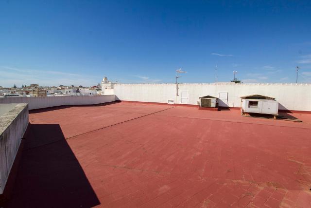 Oficina en venta en Oficina en Rota, Cádiz, 698.000 €, 415 m2