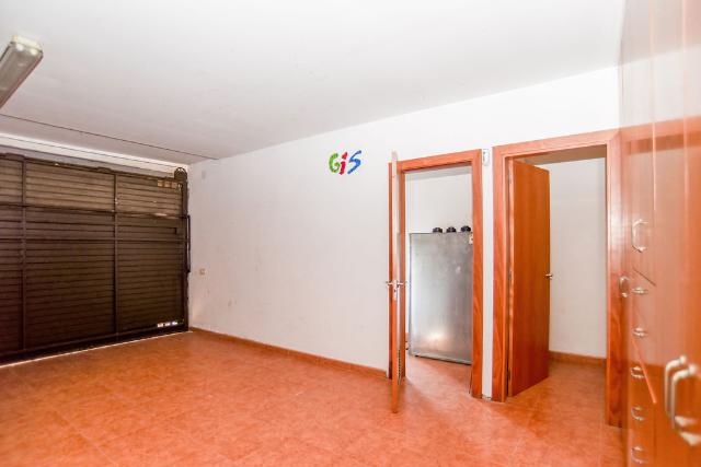 Casa en venta en Casa en Caldes de Malavella, Girona, 469.000 €, 5 habitaciones, 4 baños, 335 m2, Garaje